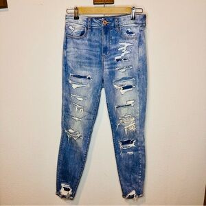 American Eagle Jeans. Size 6 Short. Next Level Stretch Denim. Great Condition.